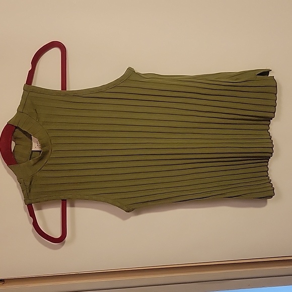 188 NWT Tank by a new day - Picture 1 of 6